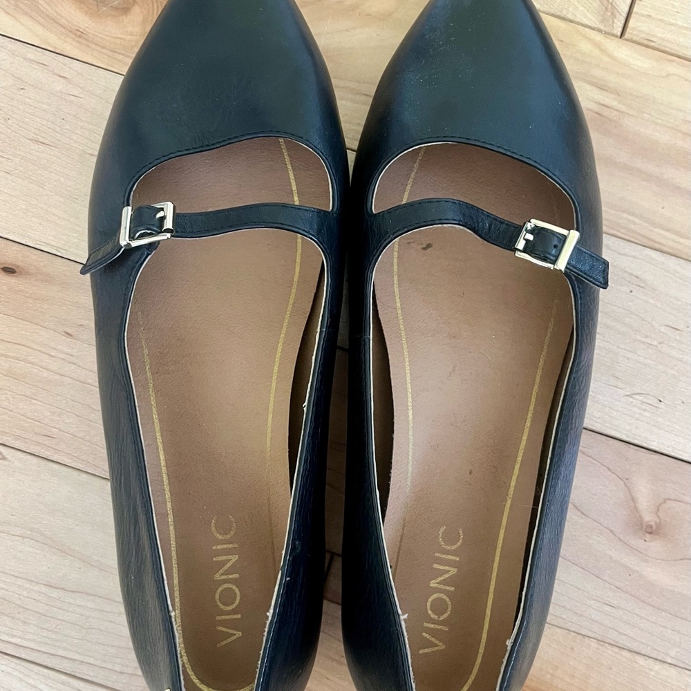 20% OFF 2+ BUNDLES! Vionic Flat Mary Jane Shoes. Black. Size 8 - Picture 5 of 7